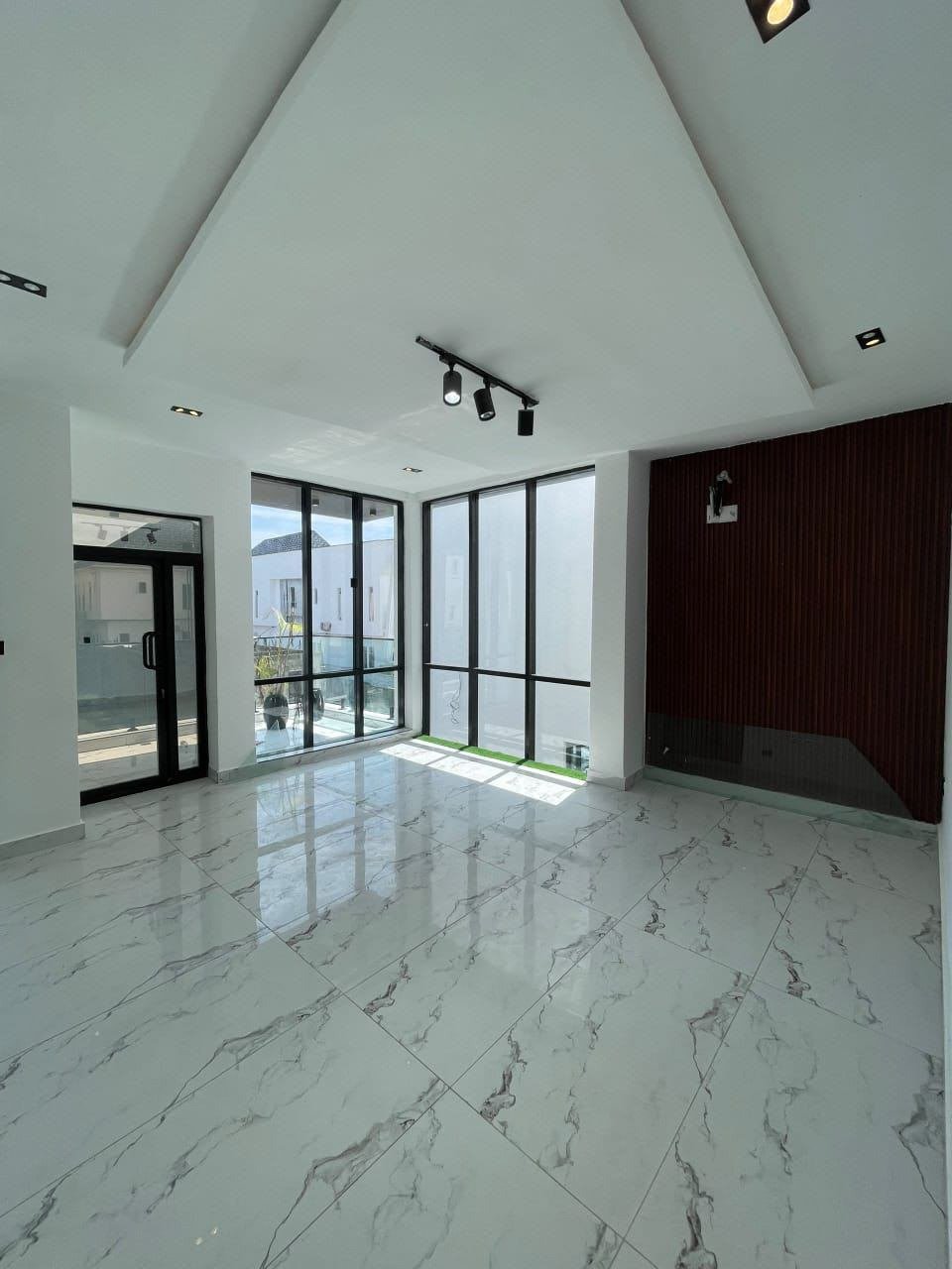 5bdrm Duplex in Chevron for sale photo 5