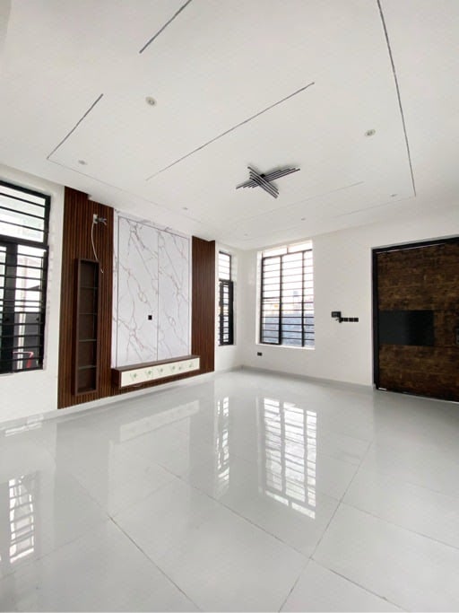 5 bedroom fully detached duplex with bq photo 5