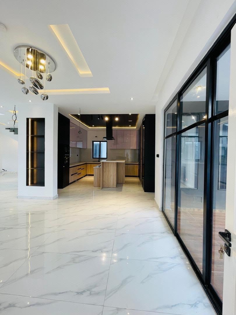 5 luxury bedroom photo 4