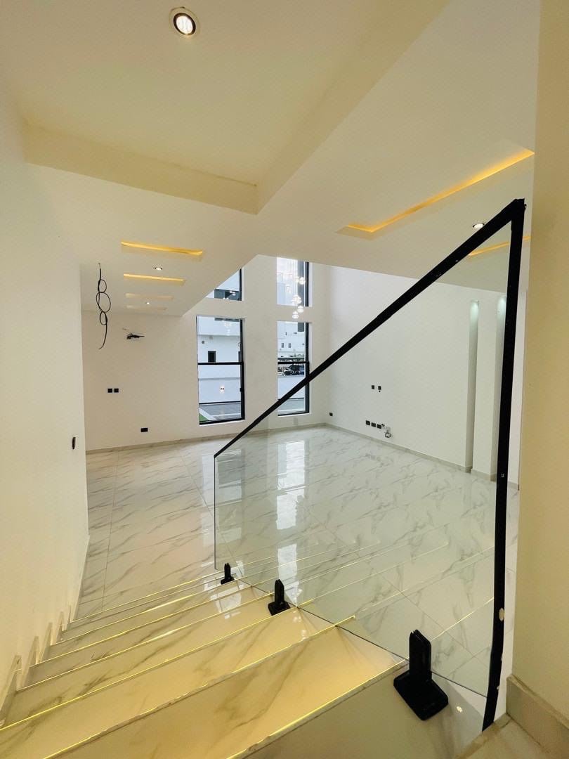 5 luxury bedroom photo 8