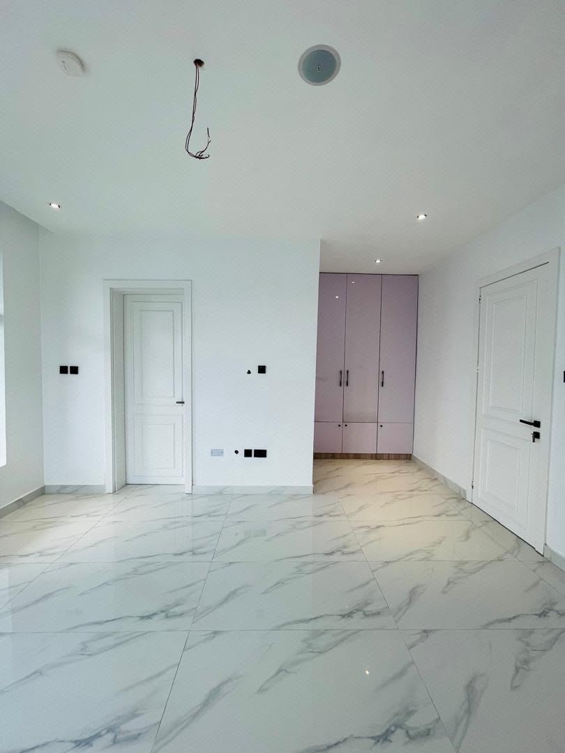 5 luxury bedroom photo 9