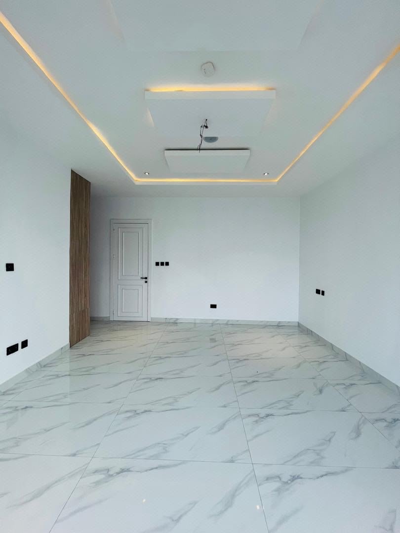 5 luxury bedroom photo 12