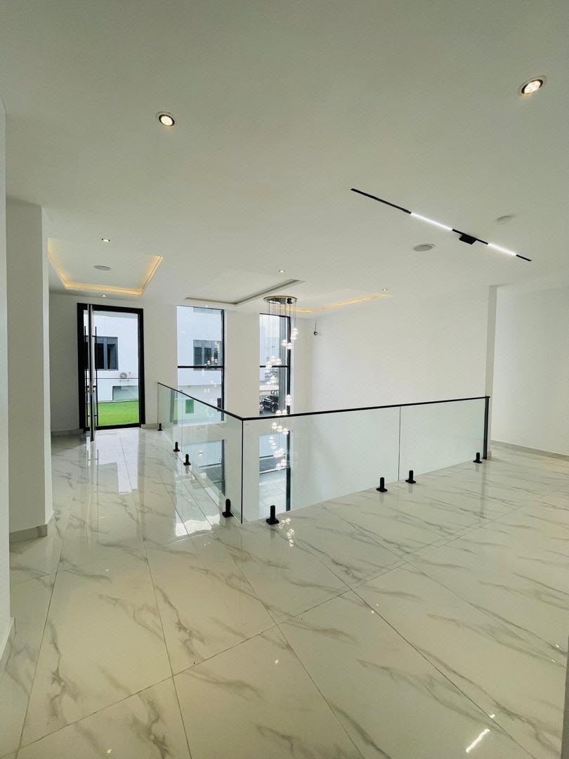 5 luxury bedroom photo 15