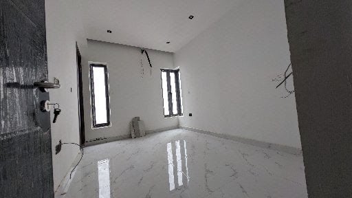 Luxury five bedroom duplex photo 11