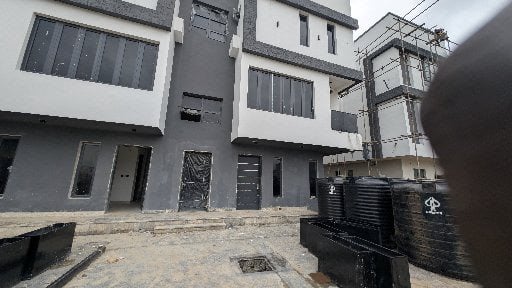 Luxury five bedroom duplex photo 16