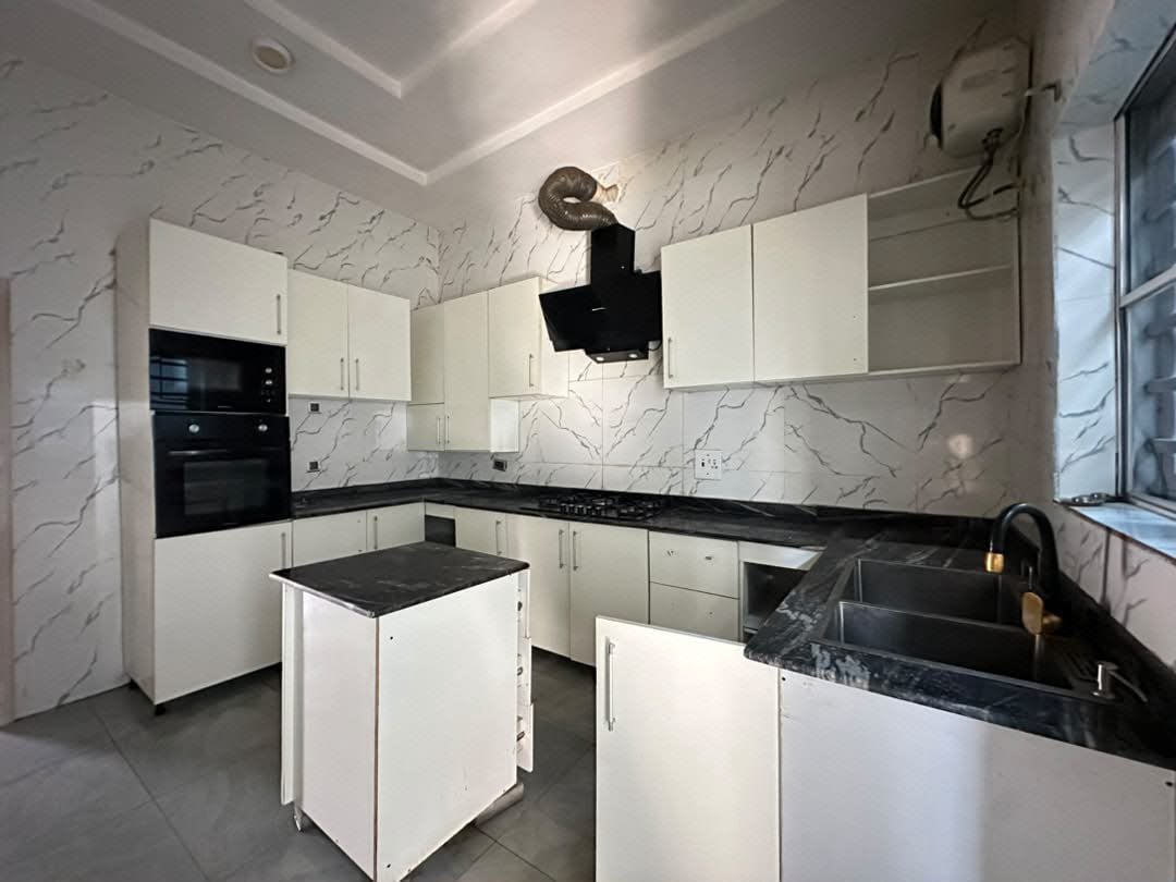 4 Bedroom Terraced House for rent in Orchids Road, Lekki photo 9