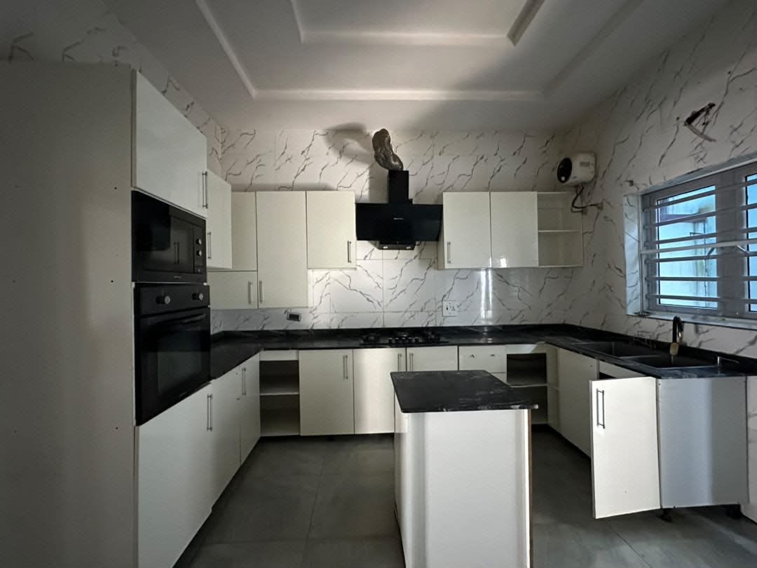 4 Bedroom Terraced House for rent in Orchids Road, Lekki photo 10