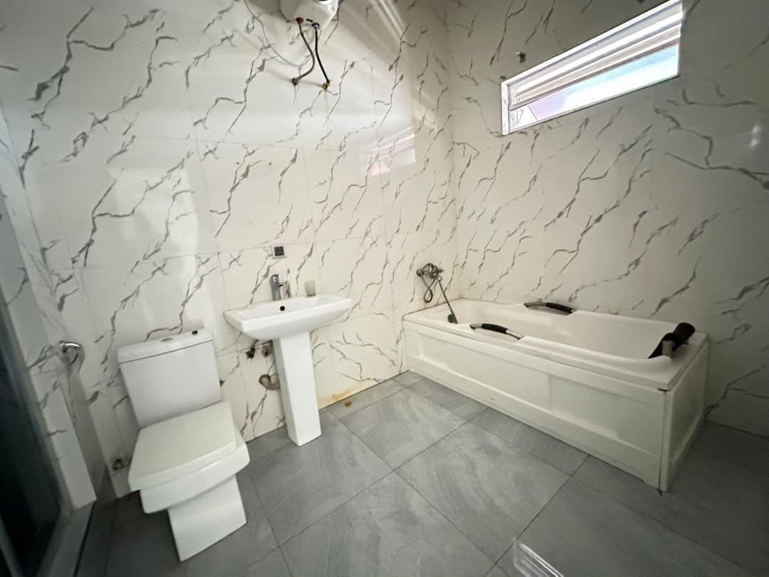 4 Bedroom Terraced House for rent in Orchids Road, Lekki photo 19