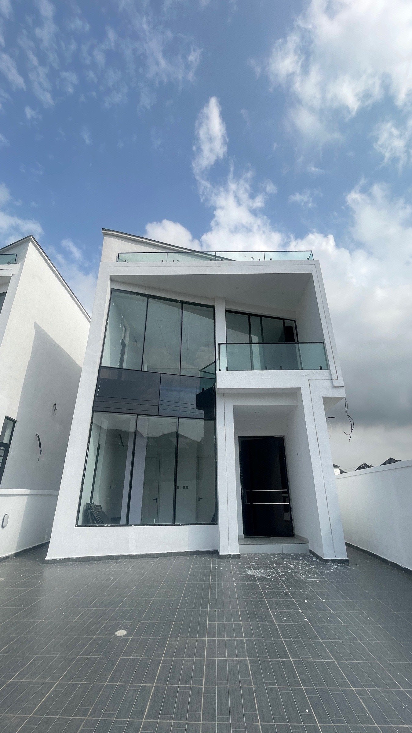 A BRAND NEW, MASSIVE 5 BEDROOM  FULLY DETACHED DUPLEX  + BQ + SWIMMING POOL A SECURED AND FLOOD FREE ESTATE IN THE CHEVRON / ELEGANZA VICINITY - LEKKI photo 2
