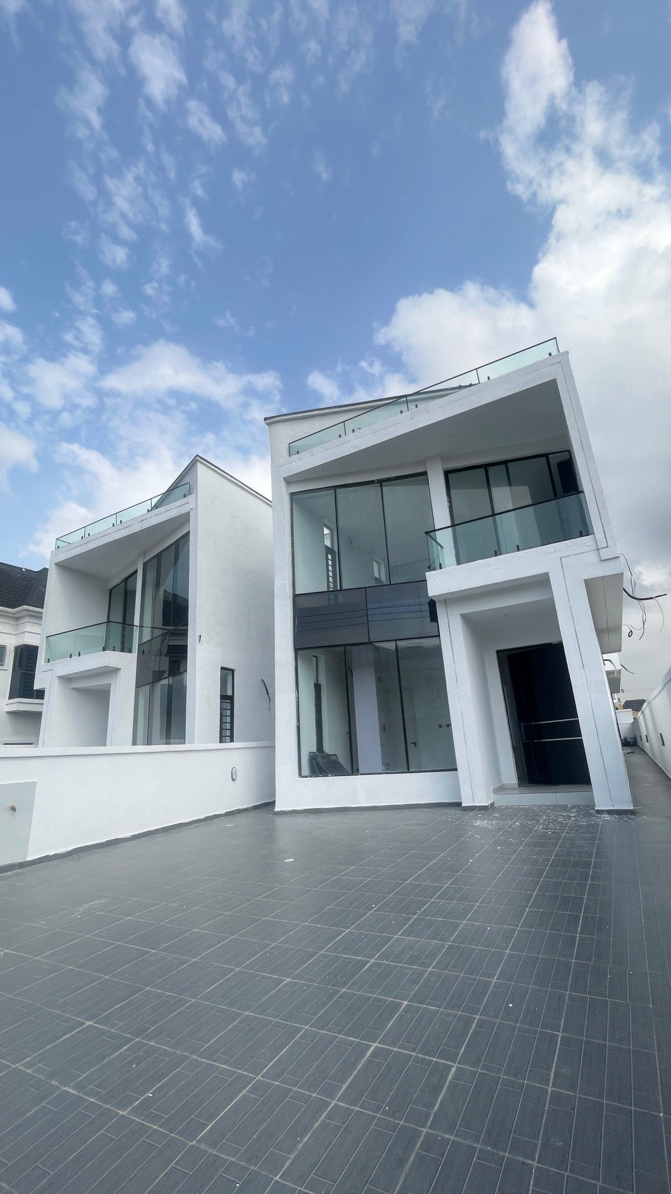 A BRAND NEW, MASSIVE 5 BEDROOM  FULLY DETACHED DUPLEX  + BQ + SWIMMING POOL A SECURED AND FLOOD FREE ESTATE IN THE CHEVRON / ELEGANZA VICINITY - LEKKI photo 3
