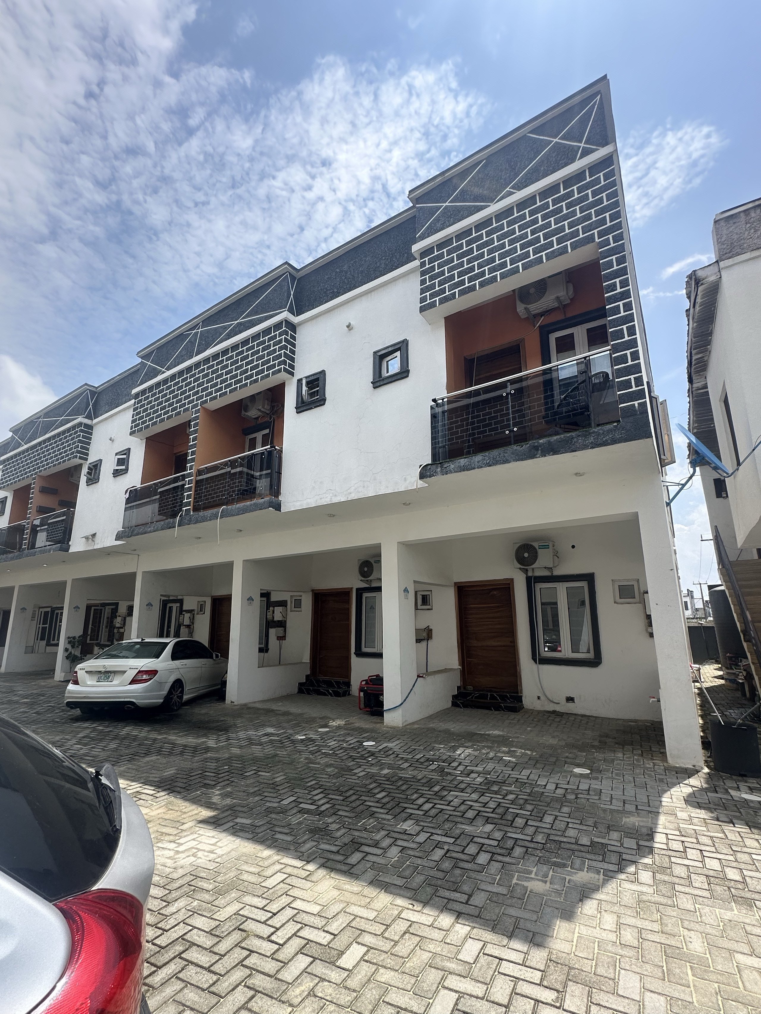 3-bedroom duplex for sale in Ikota G.R.A. photo 2