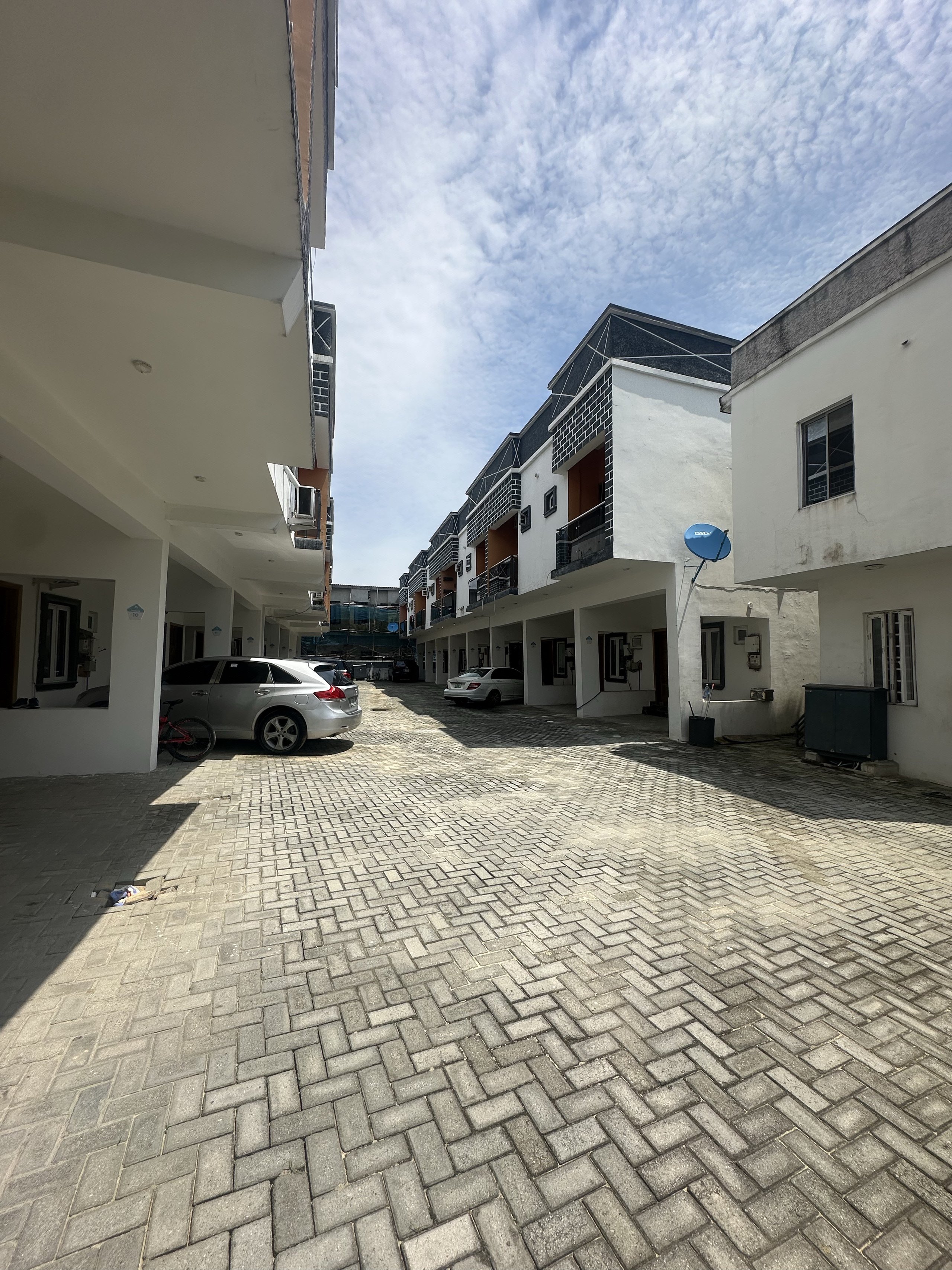 3-bedroom duplex for sale in Ikota G.R.A. photo 3