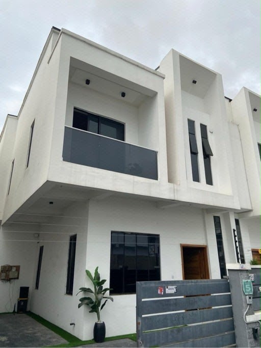 4 bedroom semi detached duplex with Bq photo 2