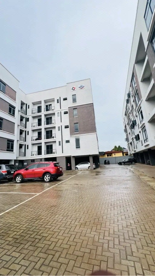 Exquisite 3 Bedroom Apartment in a Serene Location photo 2