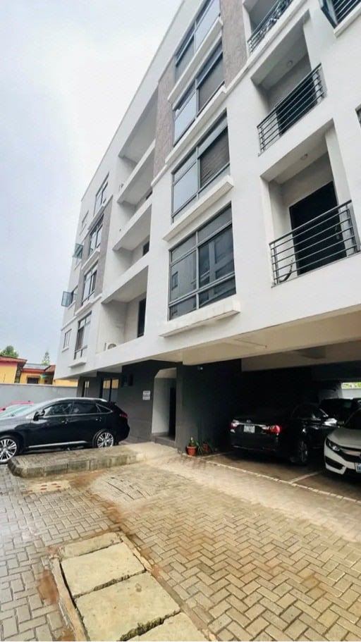 Exquisite 3 Bedroom Apartment in a Serene Location photo 5