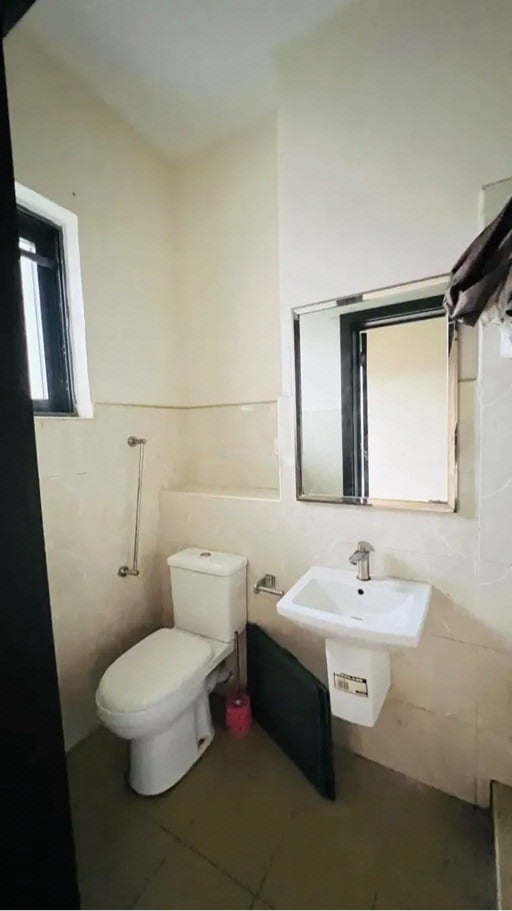 Exquisite 3 Bedroom Apartment in a Serene Location photo 6