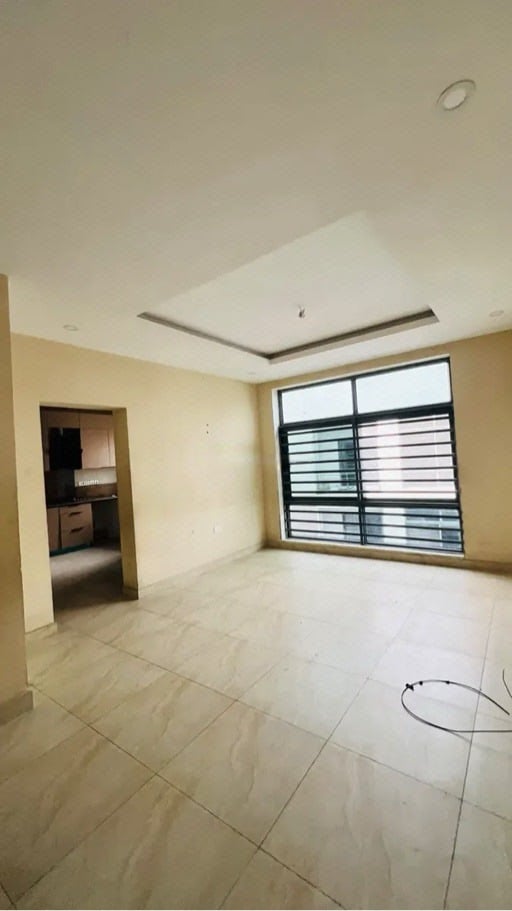 Exquisite 3 Bedroom Apartment in a Serene Location photo 7