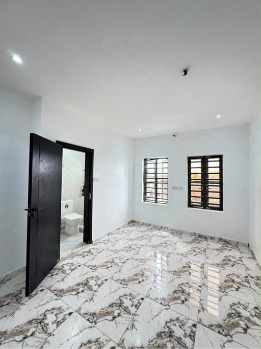 Exquisite 2 Bedroom Loft in a Secure Court photo 6