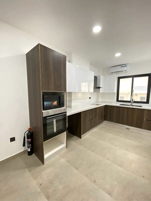 Massive 4 Bedroom Loft in a Good Location photo 3