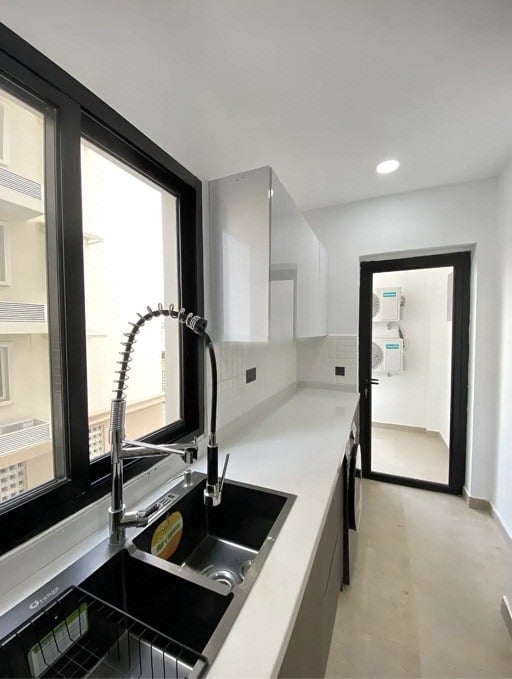 Massive 4 Bedroom Loft in a Good Location photo 4