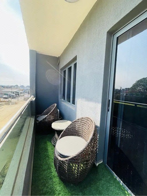 Eclectic 2 Bedroom Apartment In An Exclusive Estate photo 9