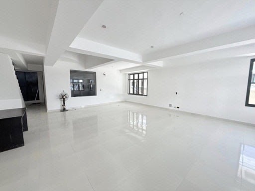 Massive 5 Bedroom Townhouse in a Serviced Estate photo 2