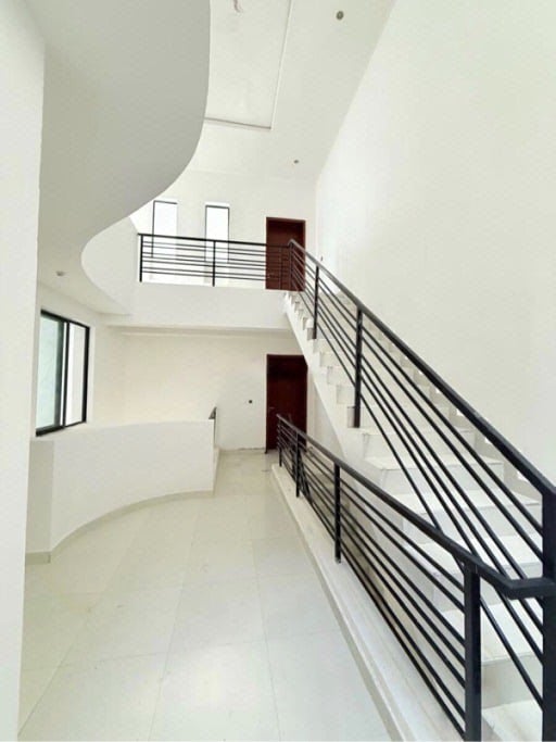 Massive 5 Bedroom Townhouse in a Serviced Estate photo 5
