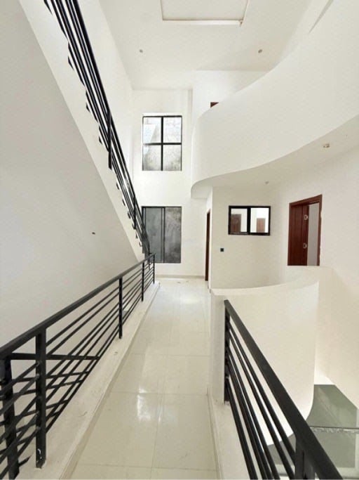 Massive 5 Bedroom Townhouse in a Serviced Estate photo 6