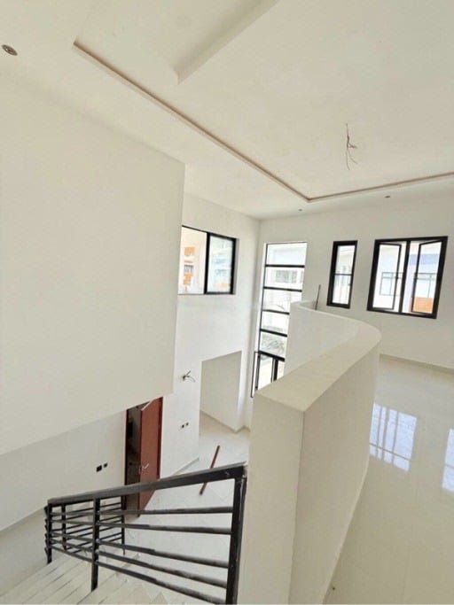 Massive 5 Bedroom Townhouse in a Serviced Estate photo 9
