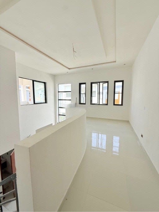 Massive 5 Bedroom Townhouse in a Serviced Estate photo 10