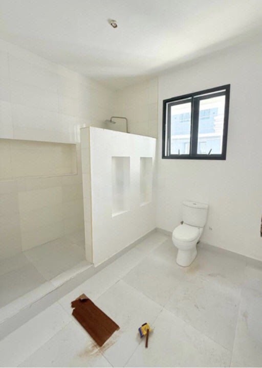 Massive 5 Bedroom Townhouse in a Serviced Estate photo 11