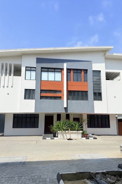 Massive 5 Bedroom Townhouse in a Serviced Estate photo 12