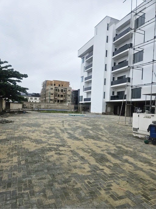 New 3 Bedroom Flat with BQ photo 4