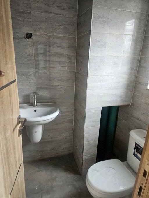 New 3 Bedroom Flat with BQ photo 6