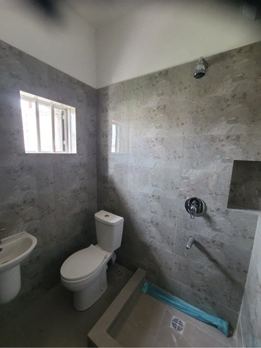 New 3 Bedroom Maisonette with BQ photo 8