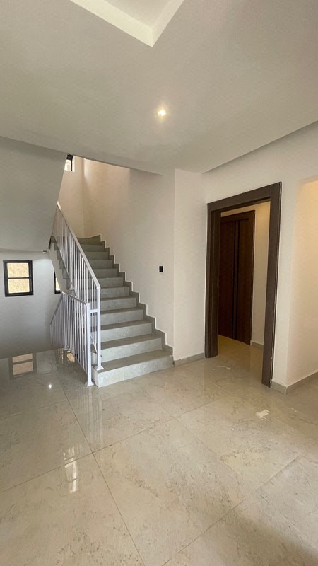 A STYLISH / PERFECTLY BUILT, 5BDR DETACHED 2 STORY DUPLEX + MASTERS LOUNGE + BOYS QUARTERS photo 10