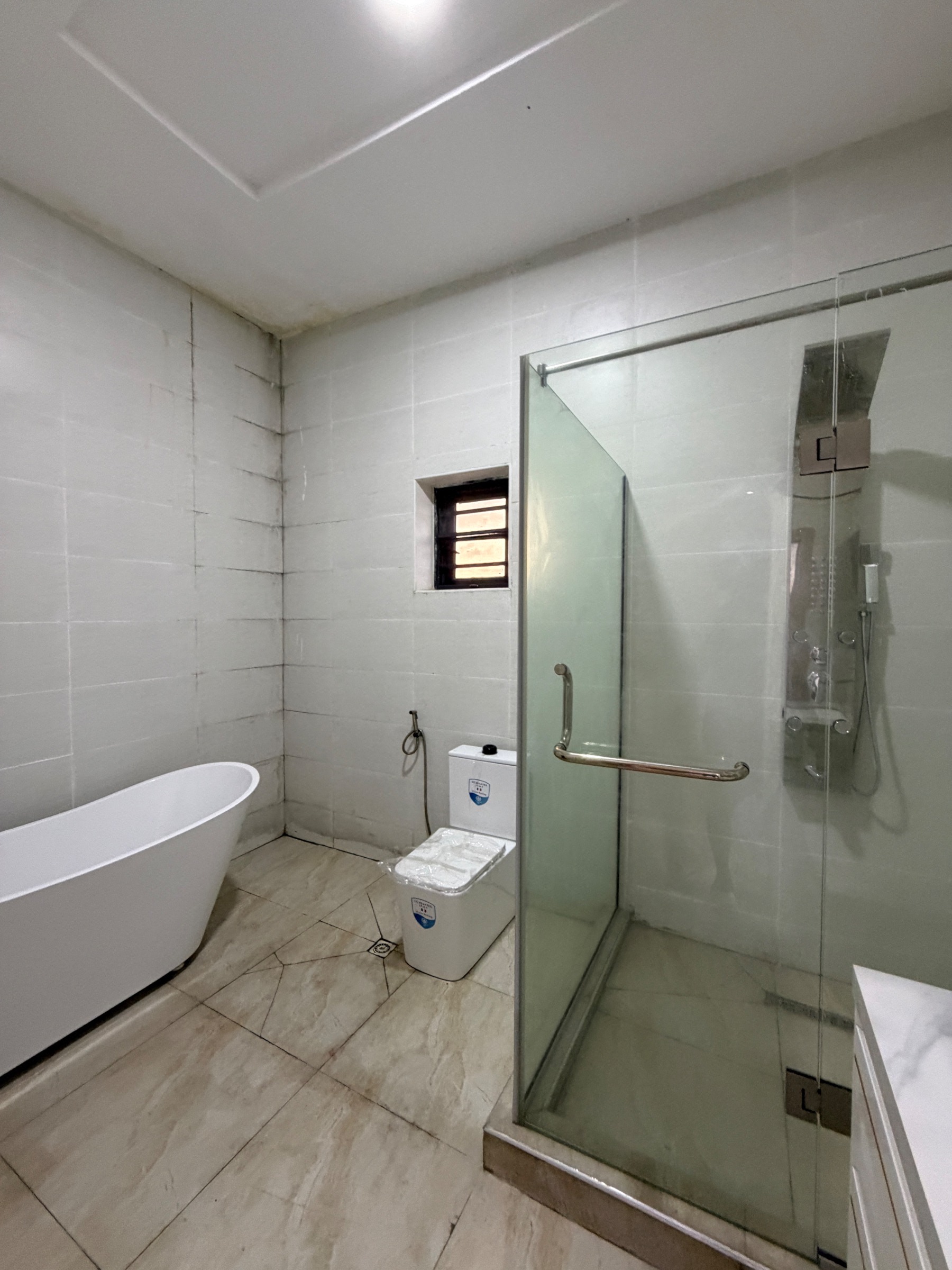 Massive 6 Bedroom Duplex + BQ photo 2