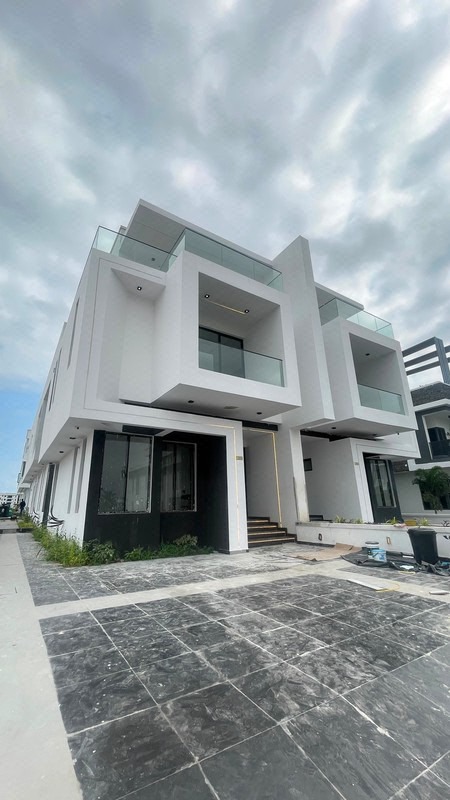 A Grand, Luxury Styled 5 - Bedroom Semi Detached Mansion + Cinema + Gym + Elevator + Office Space + BQ + Swimming Pool in Ikate photo 3