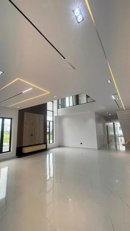 A Grand, Luxury Styled 5 - Bedroom Semi Detached Mansion + Cinema + Gym + Elevator + Office Space + BQ + Swimming Pool in Ikate photo 4