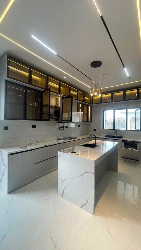 A Grand, Luxury Styled 5 - Bedroom Semi Detached Mansion + Cinema + Gym + Elevator + Office Space + BQ + Swimming Pool in Ikate photo 8