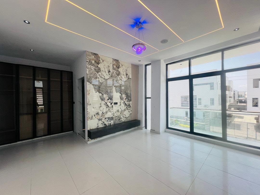 A Stunning Semi-Detached Luxurious 4 Bedroom Duplex + BQ in Ikota photo 10