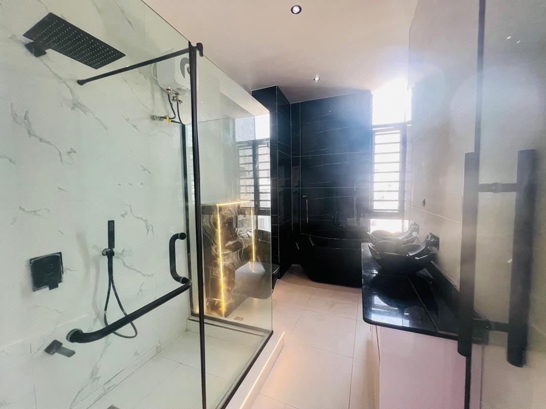 A Stunning Semi-Detached Luxurious 4 Bedroom Duplex + BQ in Ikota photo 15