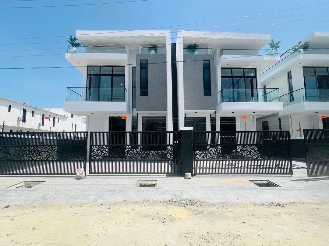 A Stunning Semi-Detached Luxurious 4 Bedroom Duplex + BQ in Ikota photo 2