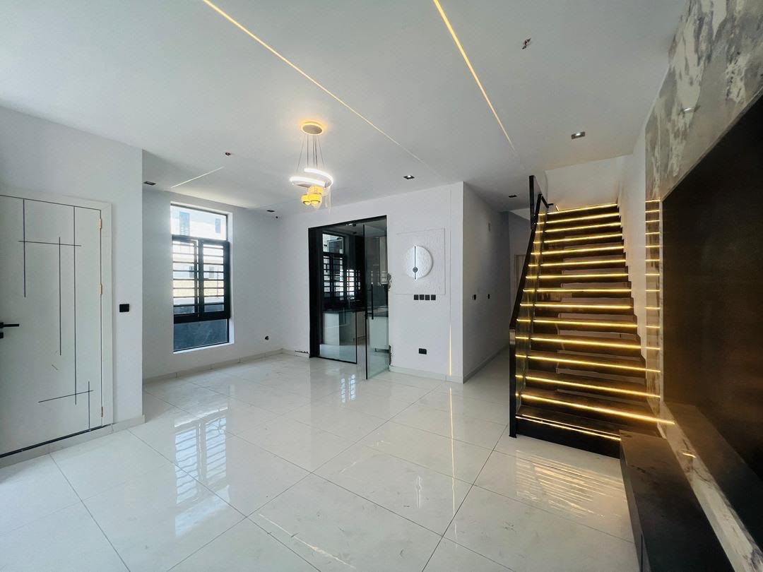 A Stunning Semi-Detached Luxurious 4 Bedroom Duplex + BQ in Ikota photo 7