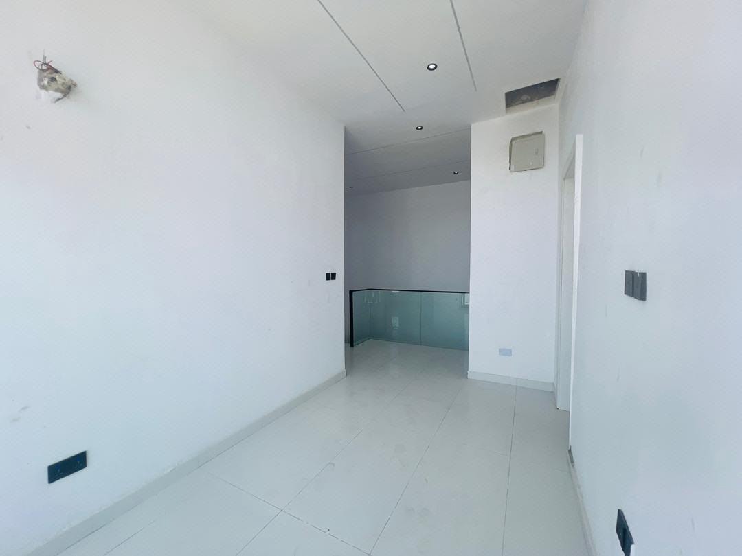 A Stunning Semi-Detached Luxurious 4 Bedroom Duplex + BQ in Ikota photo 8