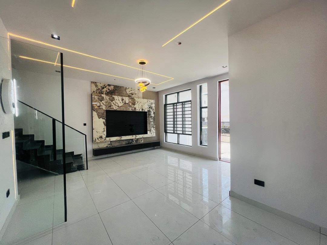 A Stunning Semi-Detached Luxurious 4 Bedroom Duplex + BQ in Ikota photo 11
