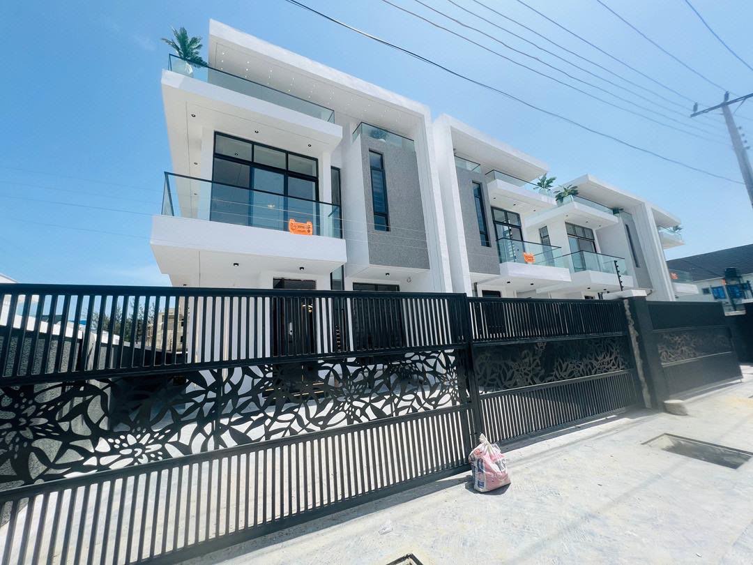 A Stunning Semi-Detached Luxurious 4 Bedroom Duplex + BQ in Ikota photo 14