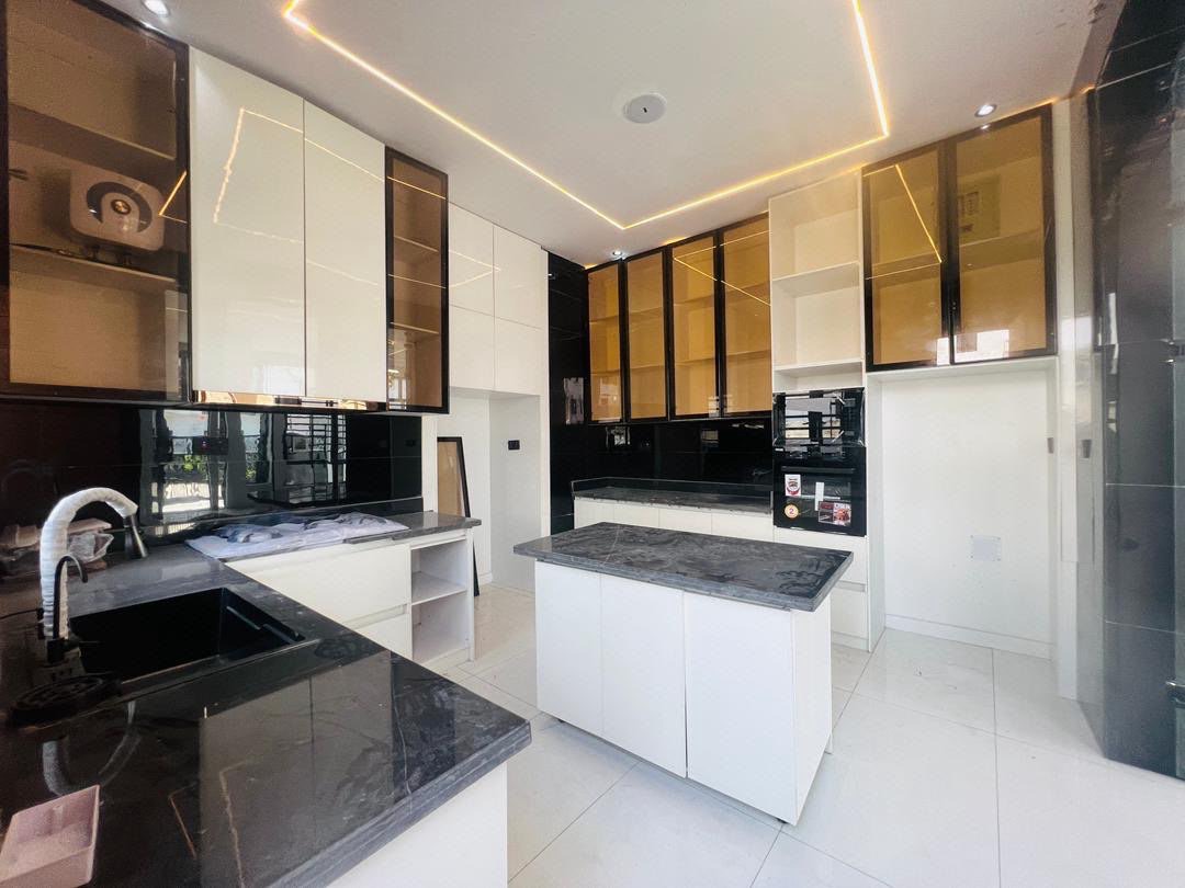 A Stunning Semi-Detached Luxurious 4 Bedroom Duplex + BQ in Ikota photo 4