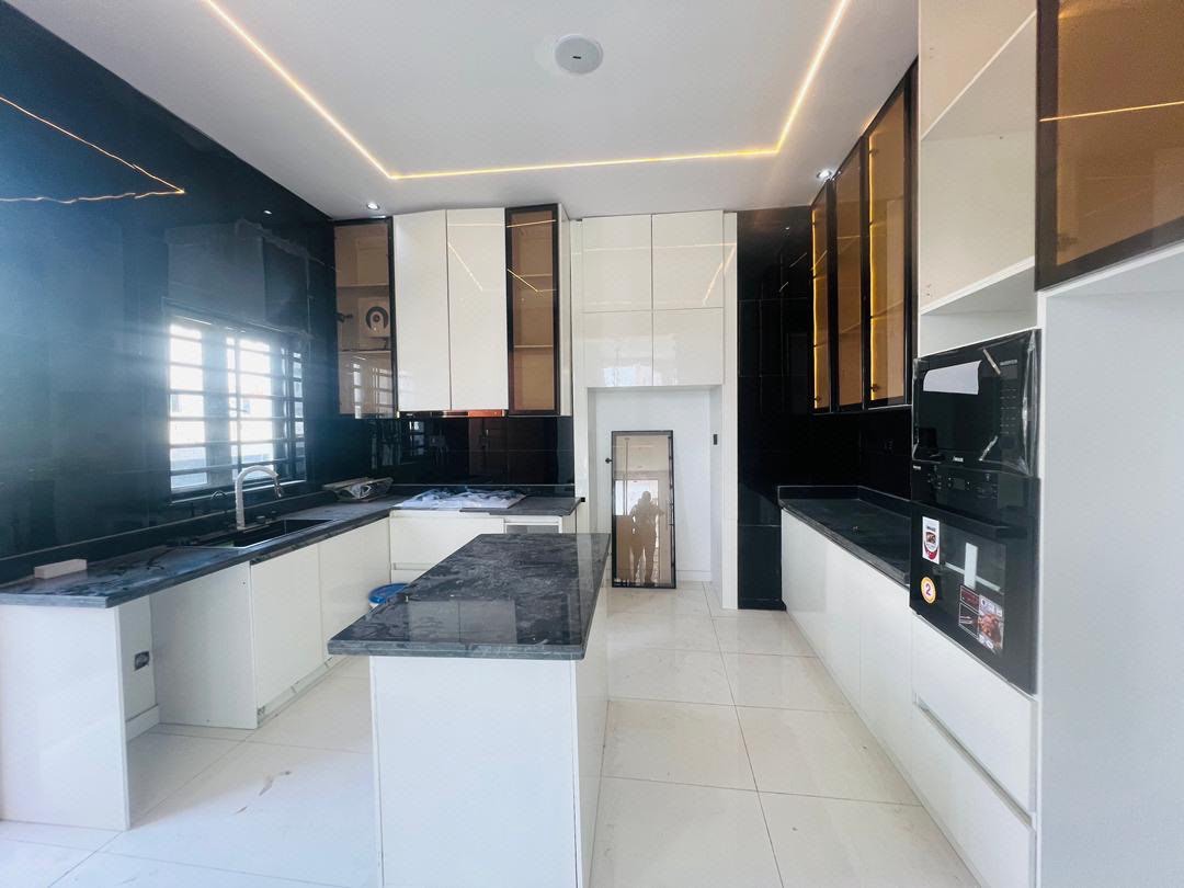 A Stunning Semi-Detached Luxurious 4 Bedroom Duplex + BQ in Ikota photo 5