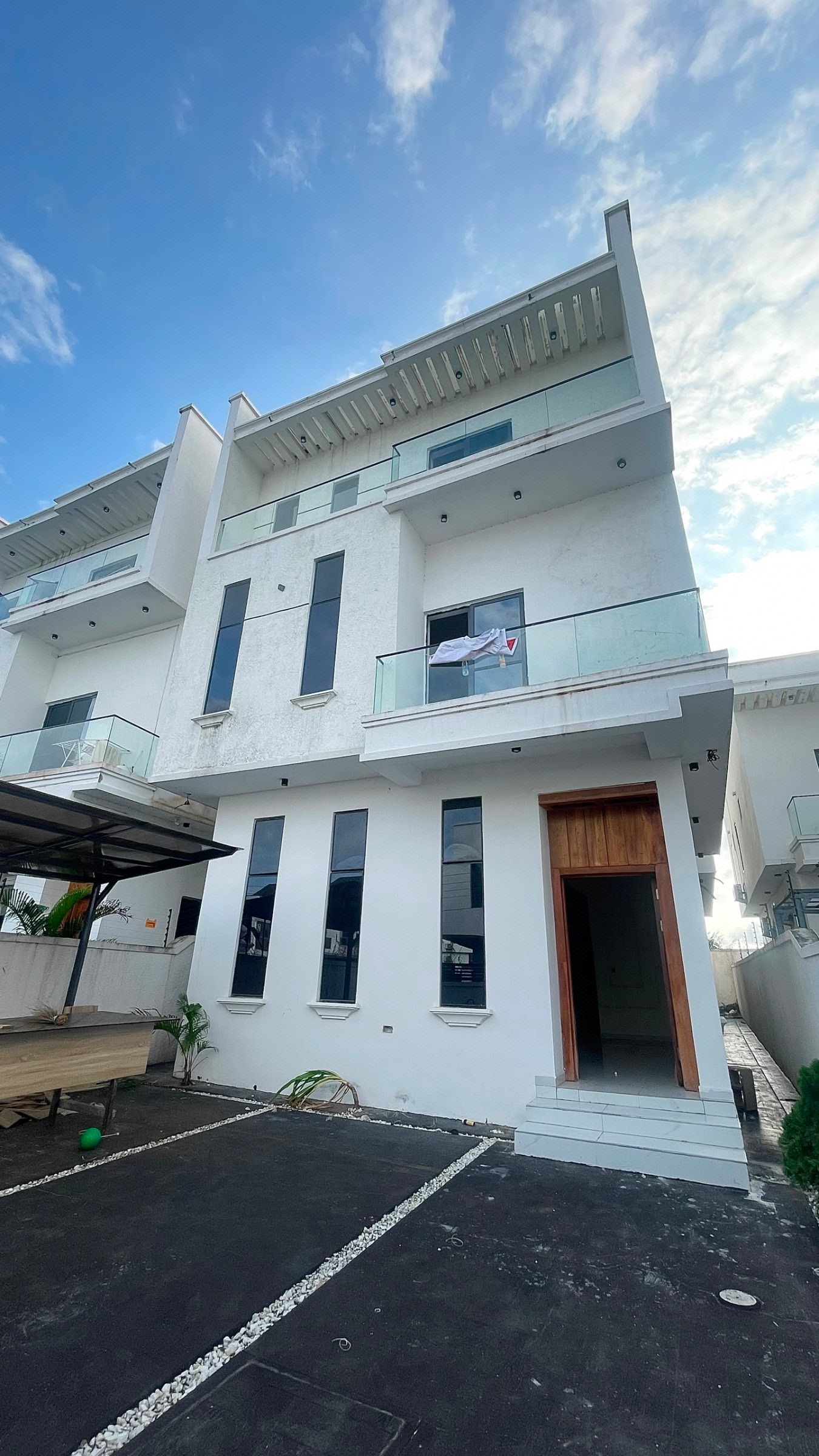 WELL BUILT MASSIVE 6BDR DETACHED DUPLEX + BQ photo 3